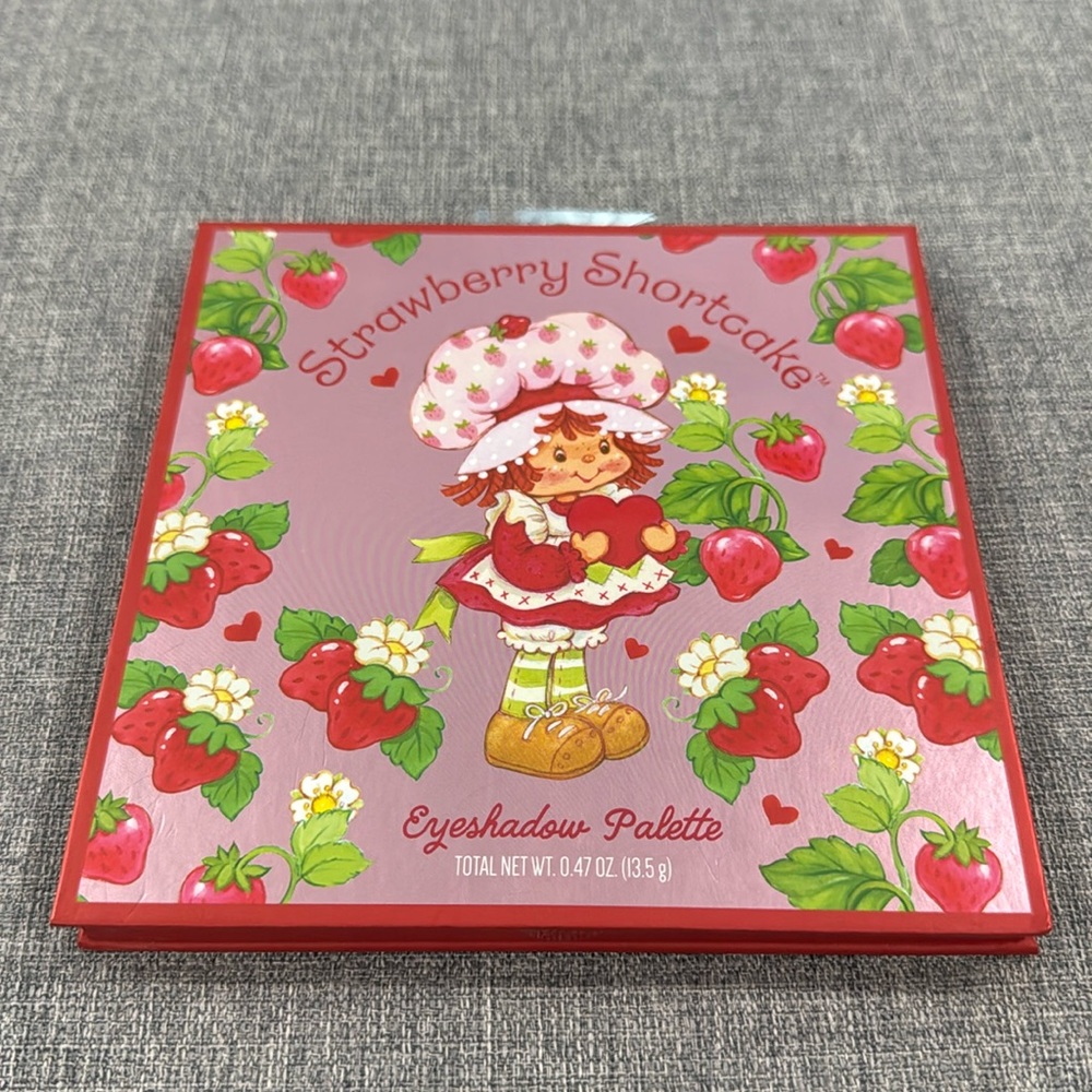 NEW STRAWBERRY SHORTCAKE EYESHADOW PALETTE